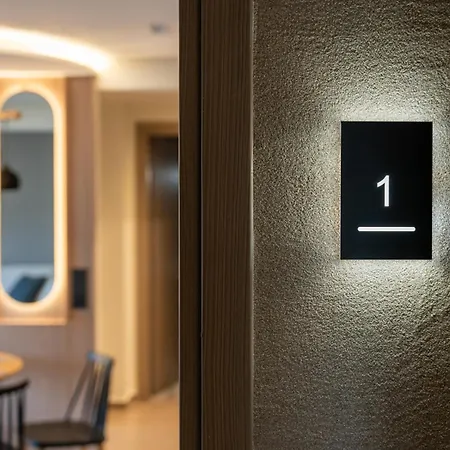The Mall Luxury Apartment *
